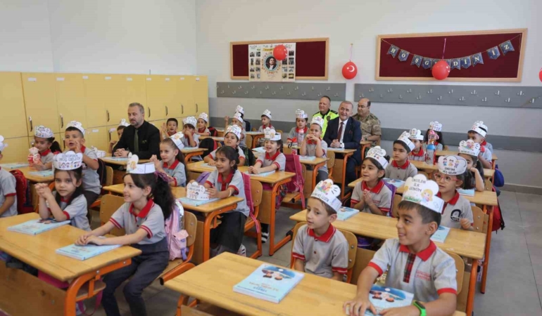 elazigda-105-bin-ogrenci-yeni-egitim-yilina-merhaba-dedi-4Qe461h8.jpg
