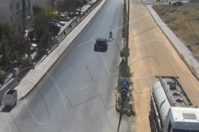 elazigda-bir-kadinin-yasam-mucadelesi-kaza-ani-kamerada-cMMSSMkj.jpg