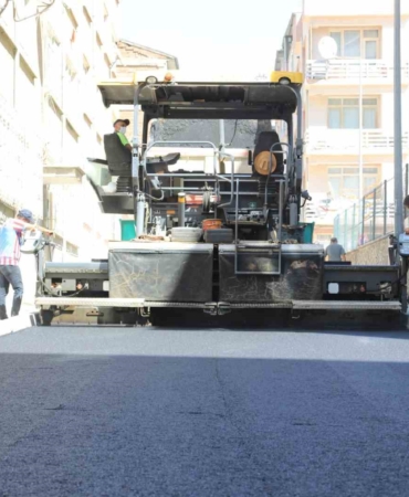 elazigda-devam-eden-yol-yenileme-calismalari-sehir-ici-ulasimda-yenilikler-aTrhpGI2.jpg