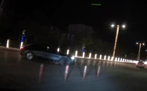 elazigda-drift-yapan-araclarin-goruntuleri-kameralara-yansidi-QfGDgbfX.jpg