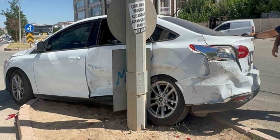 Elazığ'da Feci Trafik Kazası: 2 Yaralı! Elazığ’da Feci Trafik Kazası: 2 Yaralı!