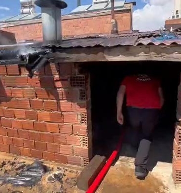 elazigda-korkutucu-cati-yangini-hQMkU6rO.jpg
