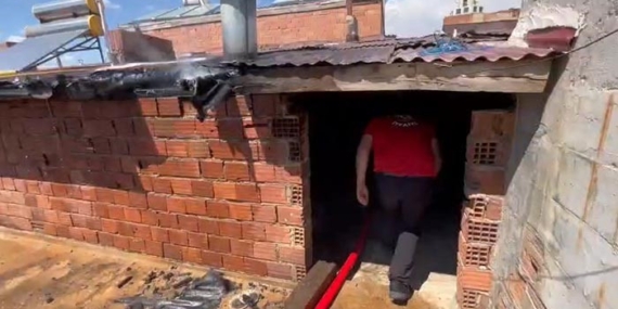 Elazığ'da Korkutucu Çatı Yangını! Elazığ’da Korkutucu Çatı Yangını!