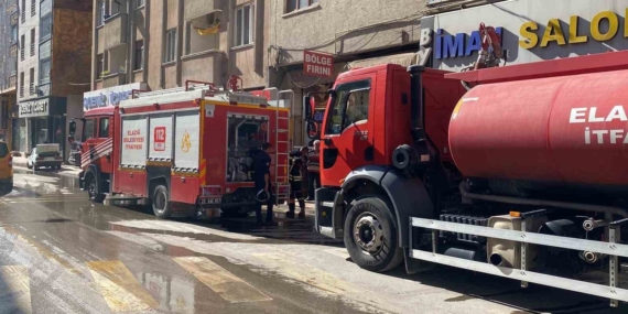 Elazığ'da Odunluk Yangını: 1 Kişi Dumandan Etkilendi Elazığ’da Odunluk Yangını: 1 Kişi Dumandan Etkilendi