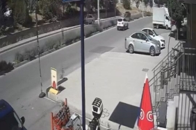 elazigda-otomobil-istinat-duvarina-carpti-iki-yarali-YFRDCt3p.jpg