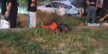 Elazığ'da Otomobil Millet Bahçesi'ne Girdi: 5 Yaralı Kazada Şok Yaşandı elazigda-otomobil-millet-bahcesine-girdi-5-yarali-kazada-sok-yasandi-yBL7nFER.jpg