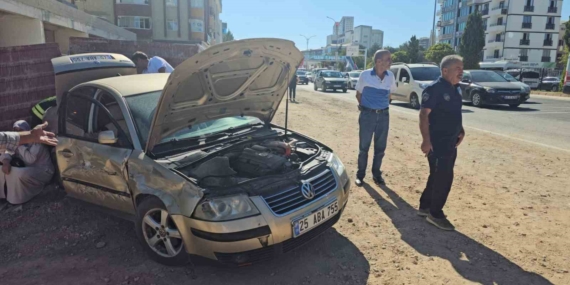 Elazığ'da Otomobil ve Kamyon Çarpışması: Kaza Anı ve Olayın Ayrıntıları Elazığ’da Otomobil ve Kamyon Çarpışması: Kaza Anı ve Olayın Ayrıntıları