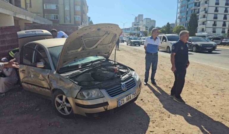 elazigda-otomobil-ve-kamyon-carpismasi-kaza-ani-ve-olayin-ayrintilari-cVh4CmRM.jpg