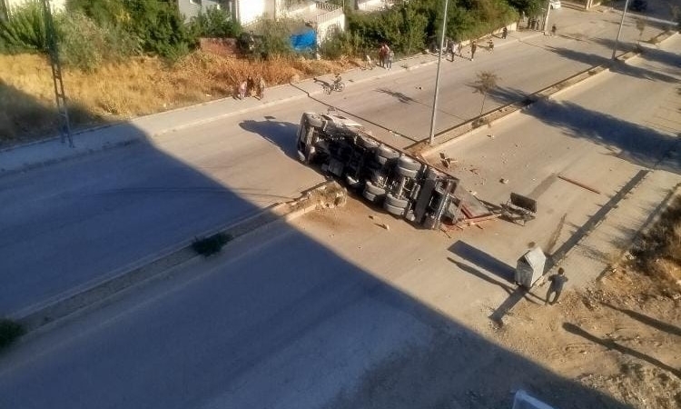 elazigda-refuje-carpan-tir-devrildi-olayin-detaylari-JWsej8zt.jpg