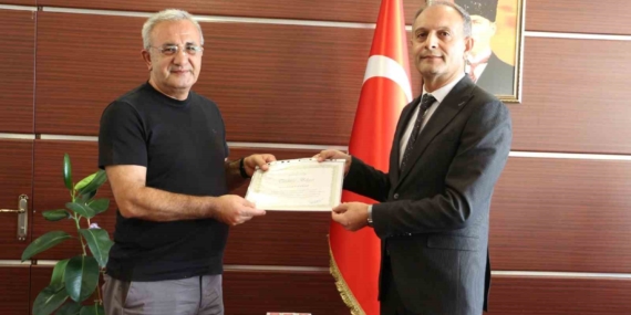 Elazığ’da Sigara Bırakanlara Özgün Teşekkür Belgesi Töreni Elazığ’da Sigara Bırakanlara Özgün Teşekkür Belgesi Töreni
