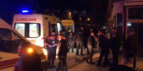 Elazığ'da Sopalı Kavga: 3 Kişi Yaralandı Elazığ’da Sopalı Kavga: 3 Kişi Yaralandı