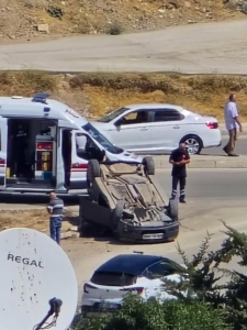 elazigda-takla-atan-otomobilde-bir-yarali-HbB7h5FK.jpg