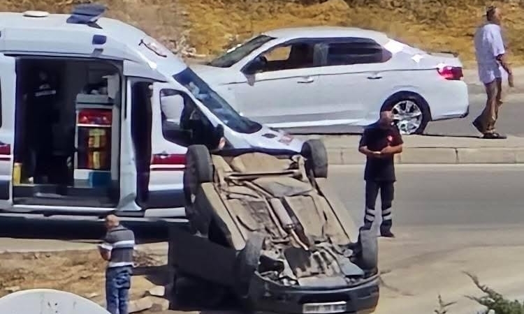 elazigda-takla-atan-otomobilde-bir-yarali-HbB7h5FK.jpg