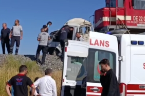 elazigda-tren-kamyonete-carpti-1-kisi-yaralandi-PsiVShtG.jpg