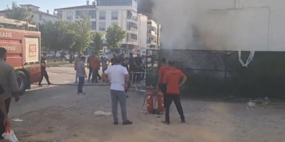 Elazığ'da Yangın Felaketi: Depo Alev Alev Yandı Elazığ’da Yangın Felaketi: Depo Alev Alev Yandı
