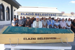 elazigda-yarim-saatlik-arayla-2-araba-kazasi-geciren-adam-hayatini-kaybetti-fdxbsTa5.jpg