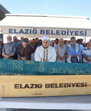 elazigda-yarim-saatlik-arayla-2-araba-kazasi-geciren-adam-hayatini-kaybetti-fdxbsTa5.jpg