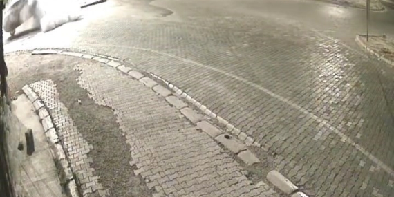 Elazığ'daki Trafik Kazaları: Kameralara Yansıyan Anlar Elazığ’daki Trafik Kazaları: Kameralara Yansıyan Anlar