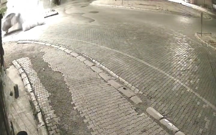 elazigdaki-trafik-kazalari-kameralara-yansiyan-anlar-7VyII6Da.jpg