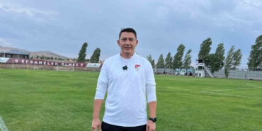 Elazığspor Teknik Direktörü Gül: Şampiyonluk İçin Şansımızı Zorluyoruz elazigspor-teknik-direktoru-gul-sampiyonluk-icin-sansimizi-zorluyoruz-hgQ4YfEI.jpg