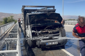 erzincanda-seyir-halindeki-kamyonun-alev-alev-yanisi-5n4ZmYZw.jpg