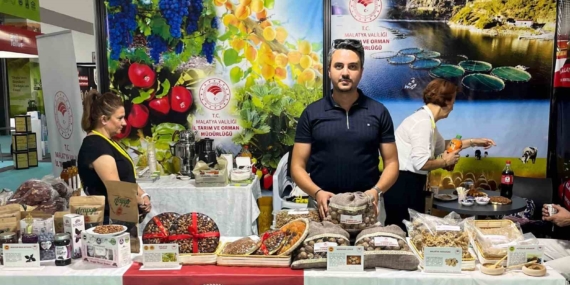 Erzurum Fuarında Hekimhan Cevizi ve Alıç Sirkesinin Büyüleyici Tanıtımı Erzurum Fuarında Hekimhan Cevizi ve Alıç Sirkesinin Büyüleyici Tanıtımı