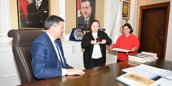 Erzurum Valiliği'nden Kalpleri Isıtan Farkındalık Projesi Erzurum Valiliği’nden Kalpleri Isıtan Farkındalık Projesi