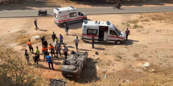 Gaziantep'te 5 Metreden Şarampole Uçan Otomobilin Sürücüsü Yaralandı: Dramatik Kaza Anı Gaziantep’te 5 Metreden Şarampole Uçan Otomobilin Sürücüsü Yaralandı: Dramatik Kaza Anı