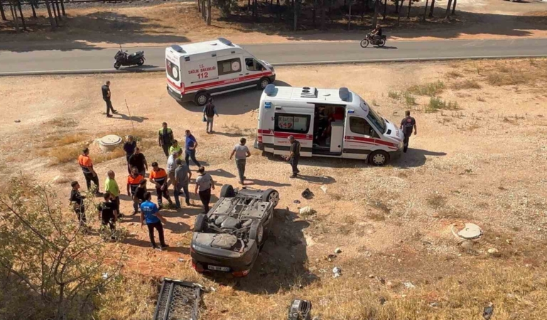gaziantepte-5-metreden-sarampole-ucan-otomobilin-surucusu-yaralandi-dramatik-kaza-ani-KrU1wOPe.jpg
