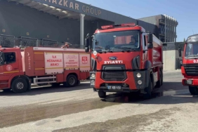 gaziantepte-fabrika-yangini-2-kisi-dumandan-etkilendi-84rXE268.jpg