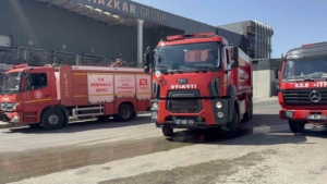 gaziantepte-fabrika-yangini-2-kisi-dumandan-etkilendi-84rXE268.jpg