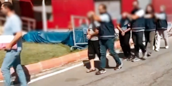 Gaziantep'te Fuhuş Operasyonu: Masaj Salonunda 4 Şüpheli Tutuklandı Gaziantep’te Fuhuş Operasyonu: Masaj Salonunda 4 Şüpheli Tutuklandı