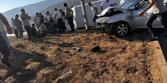 Gaziantep'te Otomobil ve Minibüs Çarpıştı: 5 Kişi Yaralandı Gaziantep’te Otomobil ve Minibüs Çarpıştı: 5 Kişi Yaralandı