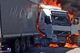gaziantepte-tir-yangini-seyir-halindeki-aracta-alev-alev-yandi-M2i8cCtM.jpg