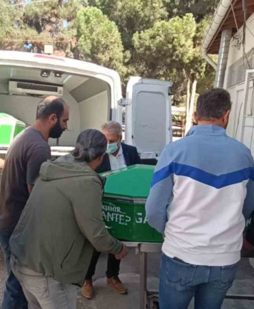 gaziantepte-tira-carpan-otomobildeki-kardesler-icin-yasanan-trajedi-2ibJqaTN.jpg