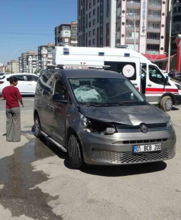 hafif-ticari-aracla-carpan-anne-ve-iki-cocugunun-durumu-agir-ayhxyBGp.jpg
