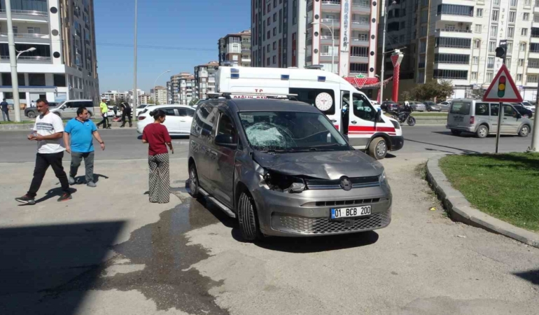 hafif-ticari-aracla-carpan-anne-ve-iki-cocugunun-durumu-agir-ayhxyBGp.jpg