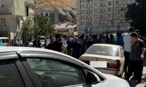 hakkaride-freni-patlayan-cekici-6-araca-carparak-ancak-durabildi-CUPAst3H.jpg