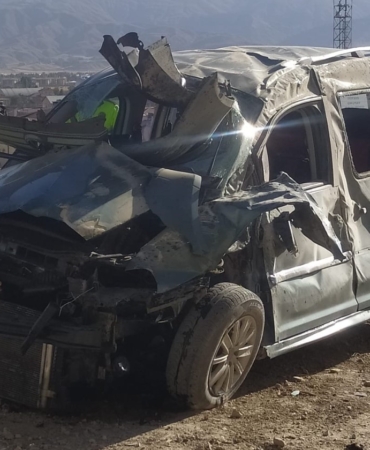 hakkaride-kontrolden-cikan-otomobilin-devrilmesi-1-agir-4-yarali-FHtmVaBM.jpg