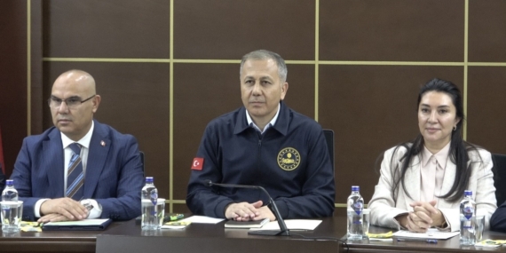 İçişleri Bakanı Yerlikaya'nın Ağrı'daki STK Temsilcileriyle Özel Görüşmesi İçişleri Bakanı Yerlikaya’nın Ağrı’daki STK Temsilcileriyle Özel Görüşmesi