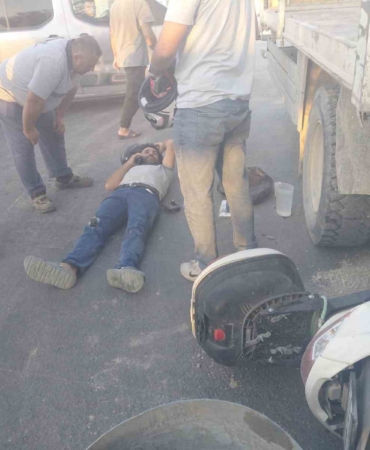 kamyon-motosiklet-carpismasi-yarali-surucu-hastaneye-kaldirildi-ZjXsbsB6.jpg