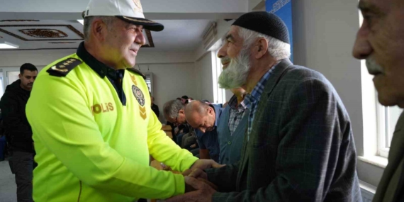 Karaburun'da Huzurun Adresi: Toplantı Düzenleniyor Karaburun’da Huzurun Adresi: Toplantı Düzenleniyor
