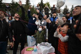 losemi-mucadelesini-basariyla-geciren-talha-siracin-polis-agabeyleriyle-balon-ucurma-aktiviteleri-hCgwpLLQ.jpg