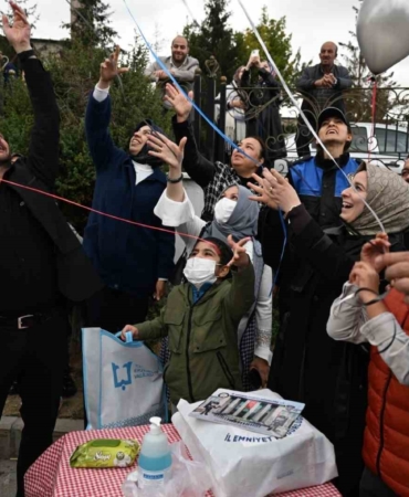 losemi-mucadelesini-basariyla-geciren-talha-siracin-polis-agabeyleriyle-balon-ucurma-aktiviteleri-hCgwpLLQ.jpg