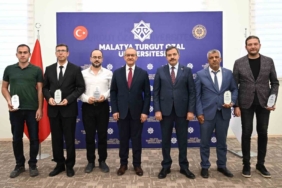 malatya-turgut-ozal-universitesinde-basarilariyla-dikkat-ceken-akademisyenler-odullendirildi-E6SCDkAs.jpg