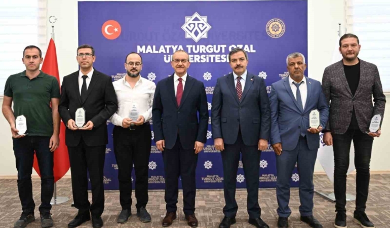 malatya-turgut-ozal-universitesinde-basarilariyla-dikkat-ceken-akademisyenler-odullendirildi-E6SCDkAs.jpg