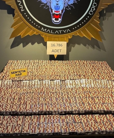 malatyada-16-bin-786-adet-sentetik-ecza-hapi-ele-gecirildi-ZUd1IrxG.jpg
