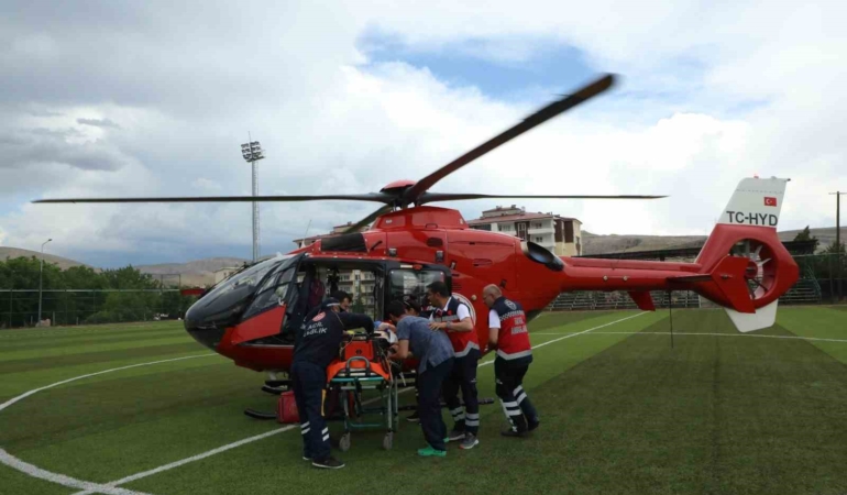 malatyada-72-yasindaki-hasta-icin-ambulans-helikopter-havalandi-M9VjQmvH.jpg