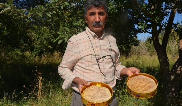 malatyada-bal-hasadi-doganin-tatli-ikrami-basladi-OMcpm1tE.jpg