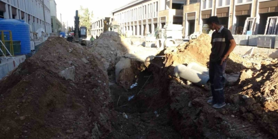 Malatya'da Çarşı İnşaatında Göçük Altında Kalan İşçinin Traji Komik Hikayesi Malatya’da Çarşı İnşaatında Göçük Altında Kalan İşçinin Traji Komik Hikayesi